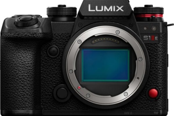 Panasonic Lumix S1 IIE is a “Child Lumix S1”